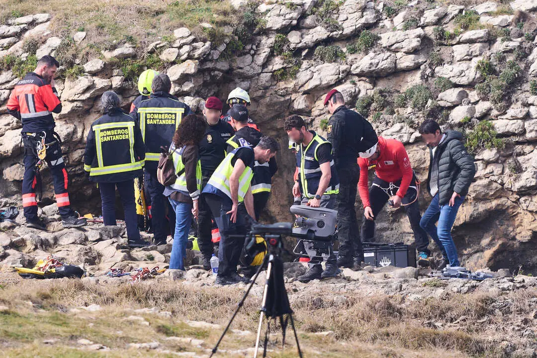 Equipos de rescate y servicios de emergencias trabajan en el lugar de los hechos. / EP