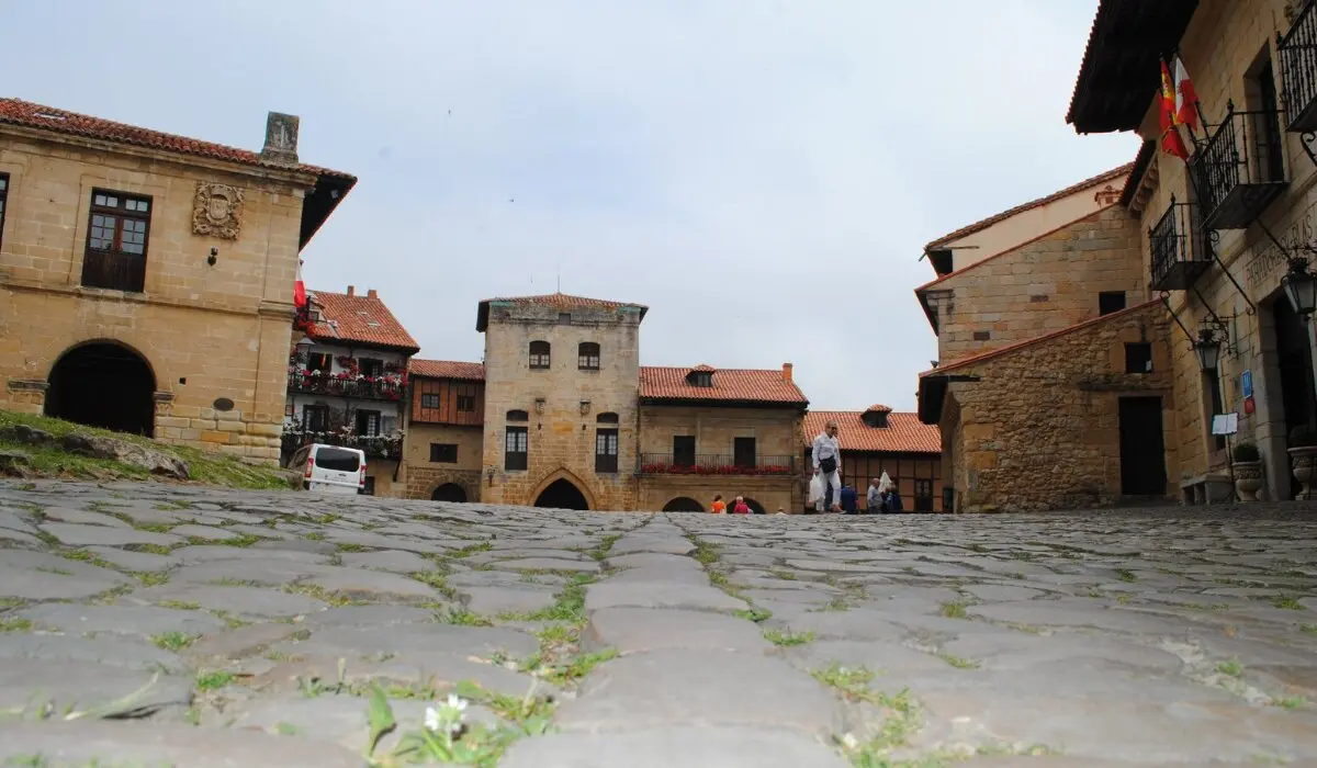 Entre Santander y Suances se encuentra uno de los pueblos m&aacute;s sorprendentes de Espa&ntilde;a. / a.e