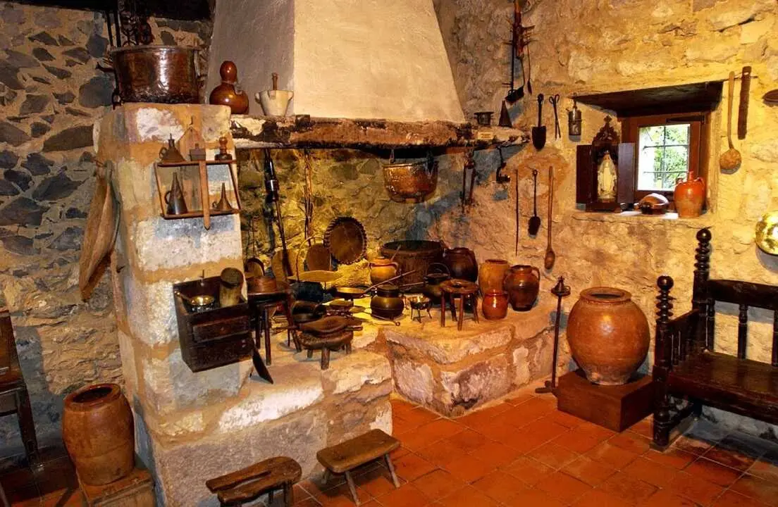 El Museo Etnogr&aacute;fico de Cantabria propone este mes una serie de talleres gratuitos para explorar el papel de la mujer en las leyendas, relatos y tradiciones populares c&aacute;ntabras. / a.e