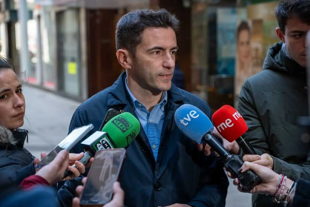 El secretario general del PSOE de Cantabria y delegado del Gobierno, Pedro Casares. / EP