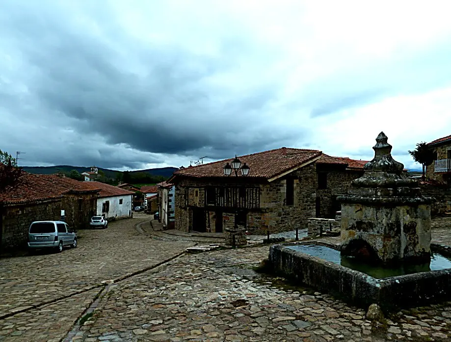 En el sur de Cantabria existe un peque&ntilde;o pueblo que parece detenido en el tiempo. / A.E