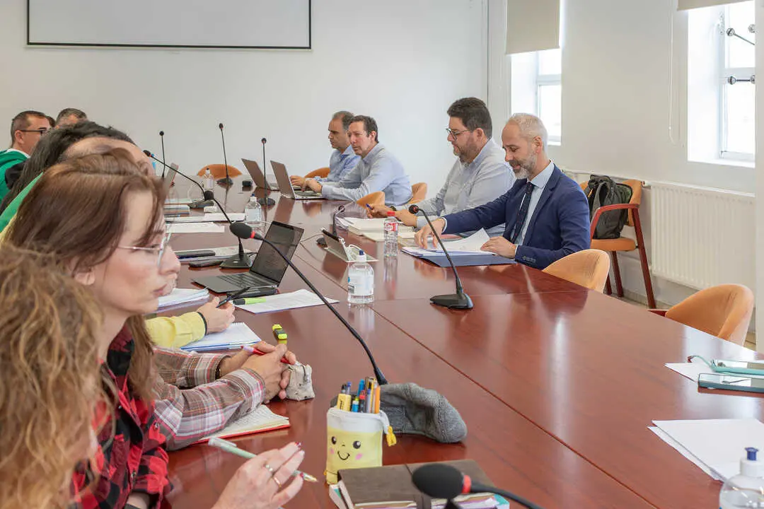 Mesa sectorial de Junta de Personal Docente y la Consejer&iacute;a de Educaci&oacute;n. / a.e