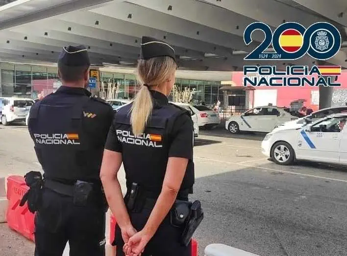 Agentes de la Polic&iacute;a Nacional en una imagen de archivo. / EP