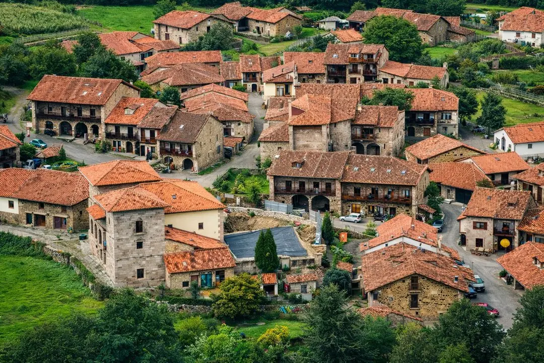 Con apenas 170 habitantes, Carmona conserva intacta la esencia de las aldeas tradicionales del norte. / I.A