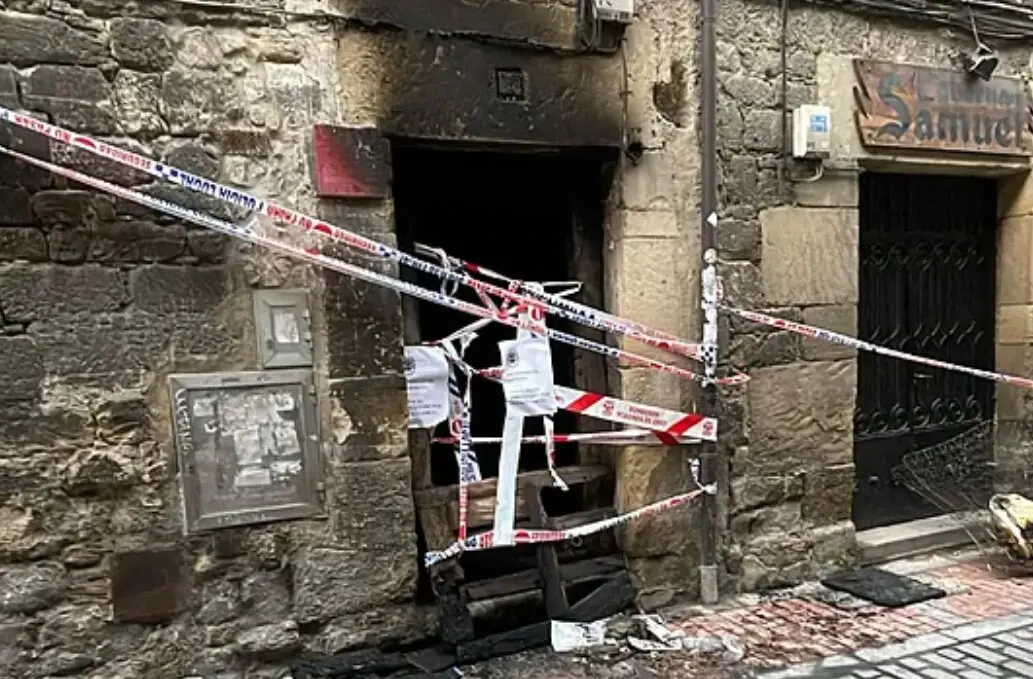El edificio afectado por el incendio en Miranda de Ebro.