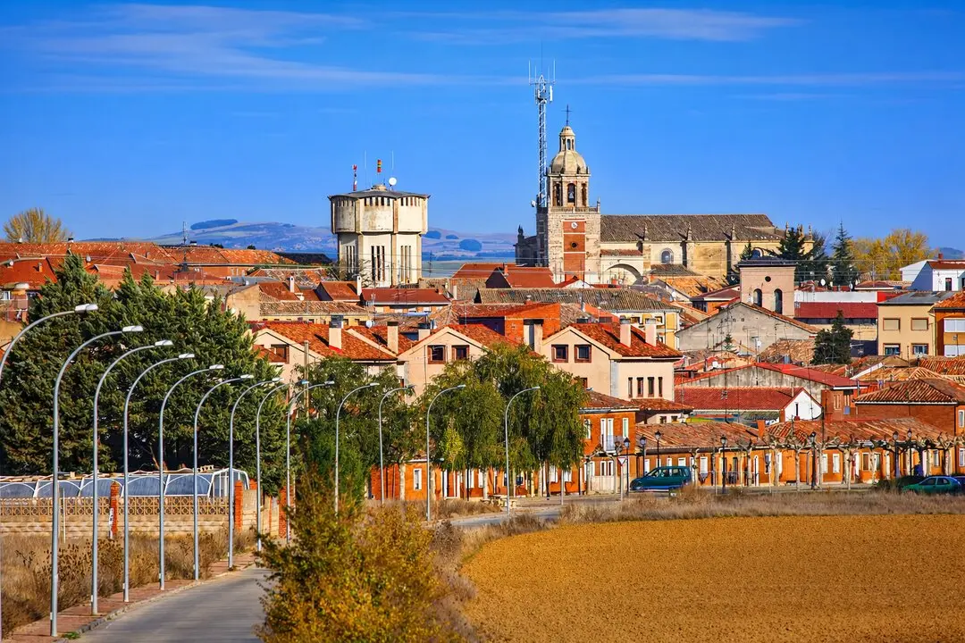 Si buscas una escapada diferente cerca de Cantabria, los pueblos de Palencia ofrecen historia. / I.A