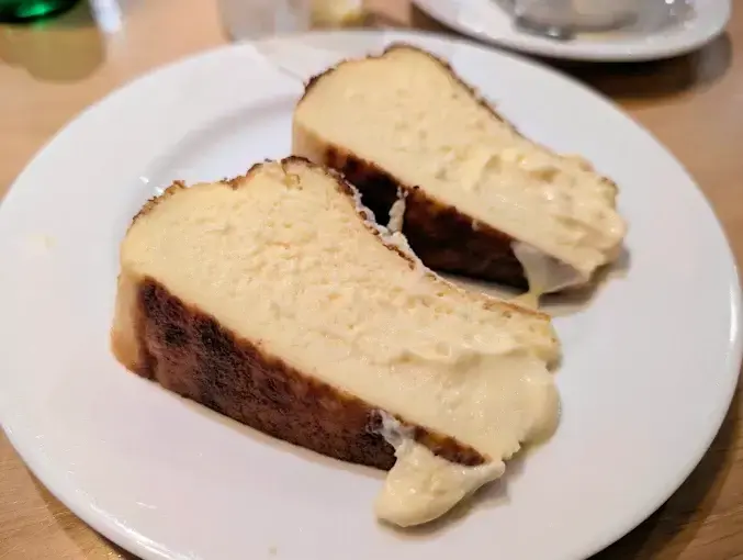 En La Vi&ntilde;a, en Donostia, se cre&oacute; la ic&oacute;nica tarta de queso que hoy se replica en restaurantes de todo el planeta. / A.E