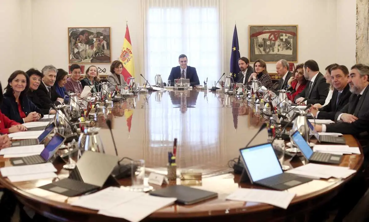 El Ejecutivo de Pedro S&aacute;nchez encara la crisis internacional en un contexto pol&iacute;tico marcado por las tensiones dentro del propio gabinete y la fragilidad parlamentaria en el Congreso. / EP