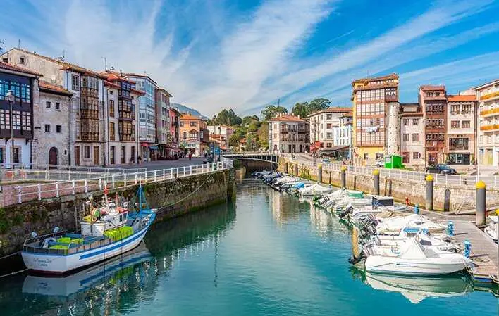 Llanes se ha convertido en uno de los pueblos m&aacute;s atractivos del norte de Espa&ntilde;a. / TURISMO ASTURIAS