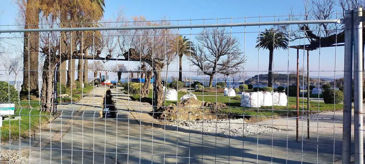 Enumeran diversos proyectos y actuaciones que siguen sin concluir en la zona de El Sardinero. / EP