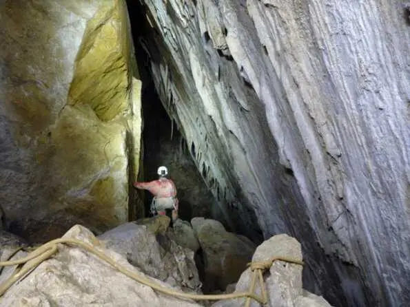 El subsuelo de Cantabria esconde un laberinto natural de dimensiones extraordinarias que contin&uacute;a ampli&aacute;ndose con cada nueva expedici&oacute;n cient&iacute;fica. / altodeltejuelo