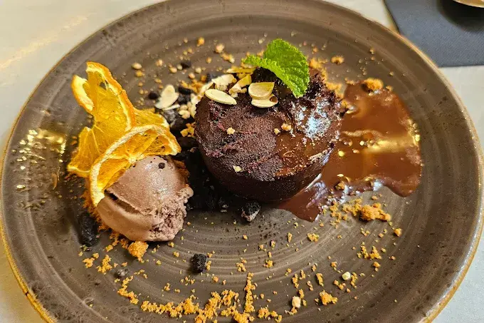Una de las ofertas dulces que ofrece el restaurante Hoyuela 1955. / A.E