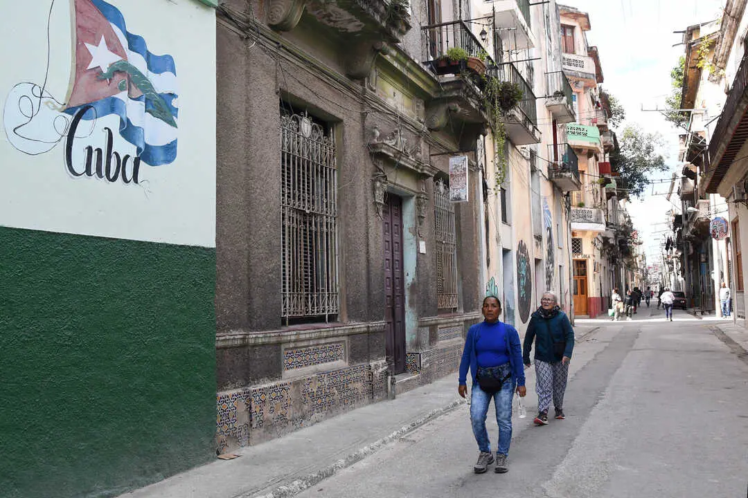 En medio de la crisis econ&oacute;mica y el desgaste institucional, Cuba se enfrenta a un escenario de transici&oacute;n incierta, donde el poder parece m&aacute;s enfocado en preservarse que en renovarse. / EP