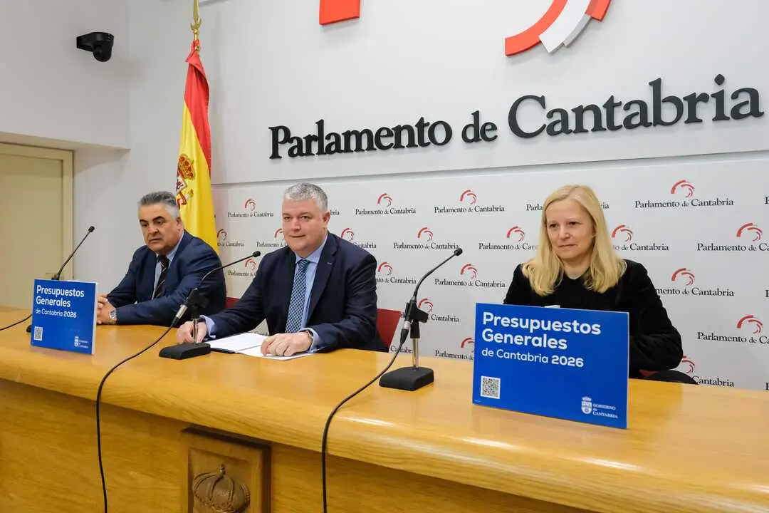 El consejero Luis &Aacute;ngel Ag&uuml;eros presenta unas cuentas &laquo;expansivas y realistas&raquo; que refuerzan los servicios
p&uacute;blicos y buscan impulsar la econom&iacute;a regional. / alerta