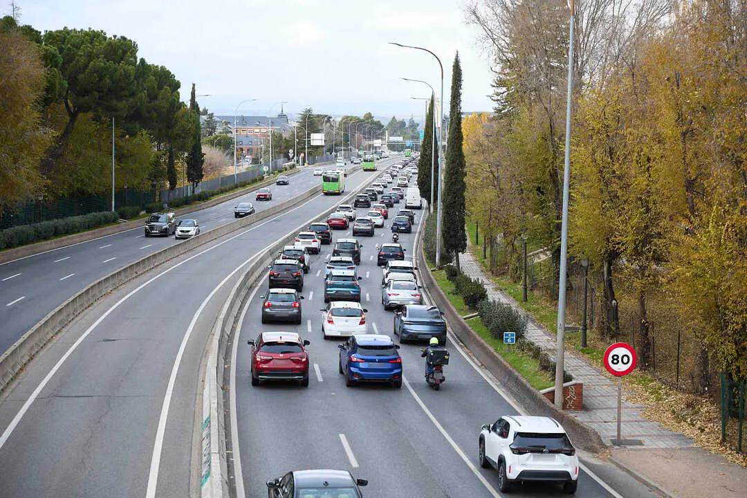 La operaci&oacute;n salida de Semana Santa arranca con importantes novedades, como la obligatoriedad de la se&ntilde;al V-16 y mejoras en los sistemas de informaci&oacute;n al conductor. / EP
