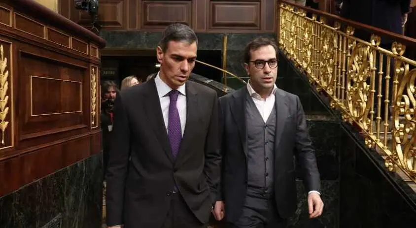 El presidente del Gobierno, Pedro S&aacute;nchez (i), y el ministro de Econom&iacute;a y Comercio, Carlos Cuerpo (d). / EP