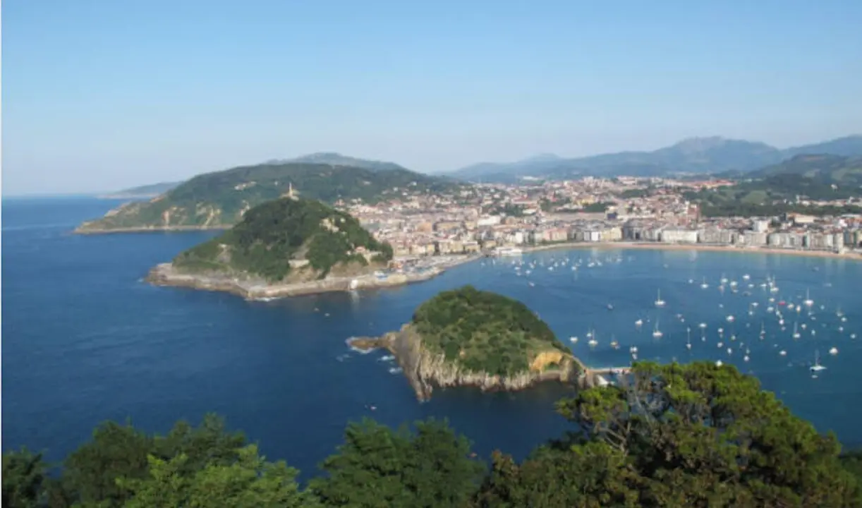 . Entre playas urbanas, parques hist&oacute;ricos, esculturas frente al mar y montes con vistas panor&aacute;micas, cada rinc&oacute;n ofrece una perspectiva diferente de Donostia. / EP