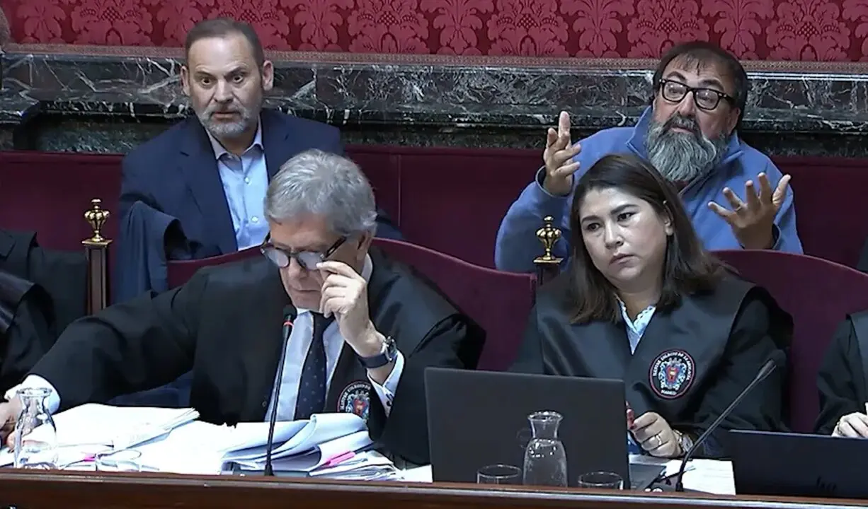 El ex ministro Jos&eacute; Luis &Aacute;balos y su ex asesor, Koldo Garc&iacute;a, durante la sesi&oacute;n del juicio celebrada ayerTribunal Supremo