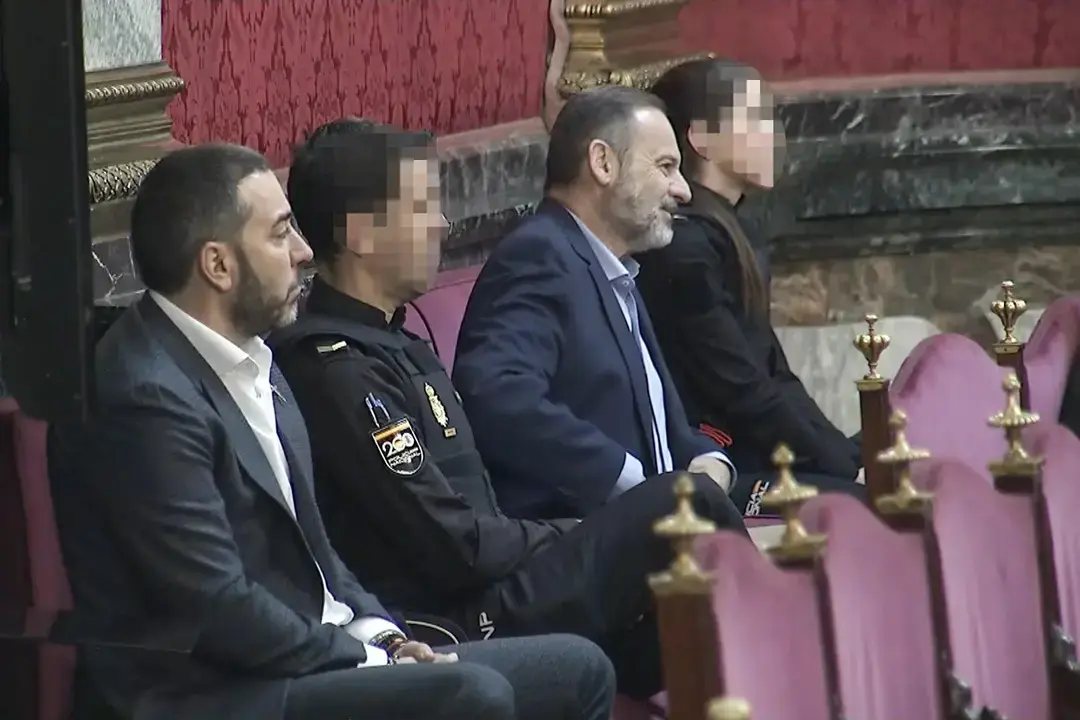 V&iacute;ctor de Aldama y Jos&eacute; Luis &Aacute;balos, durante el proceso judicial en el Tribunal Supremo por el caso Koldo.