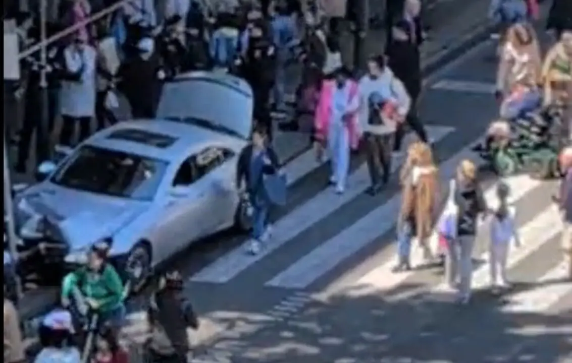 El veh&iacute;culo que atropell&oacute; a varias personas frente al Ayuntamiento de Santander.