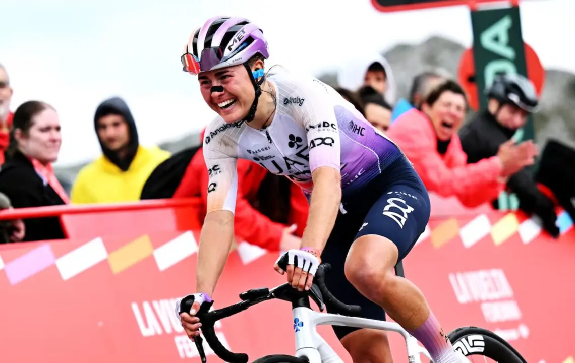 Paula Blasi, tras ganar este s&aacute;bado en el Angliru la Vuelta a Espa&ntilde;a femenina.