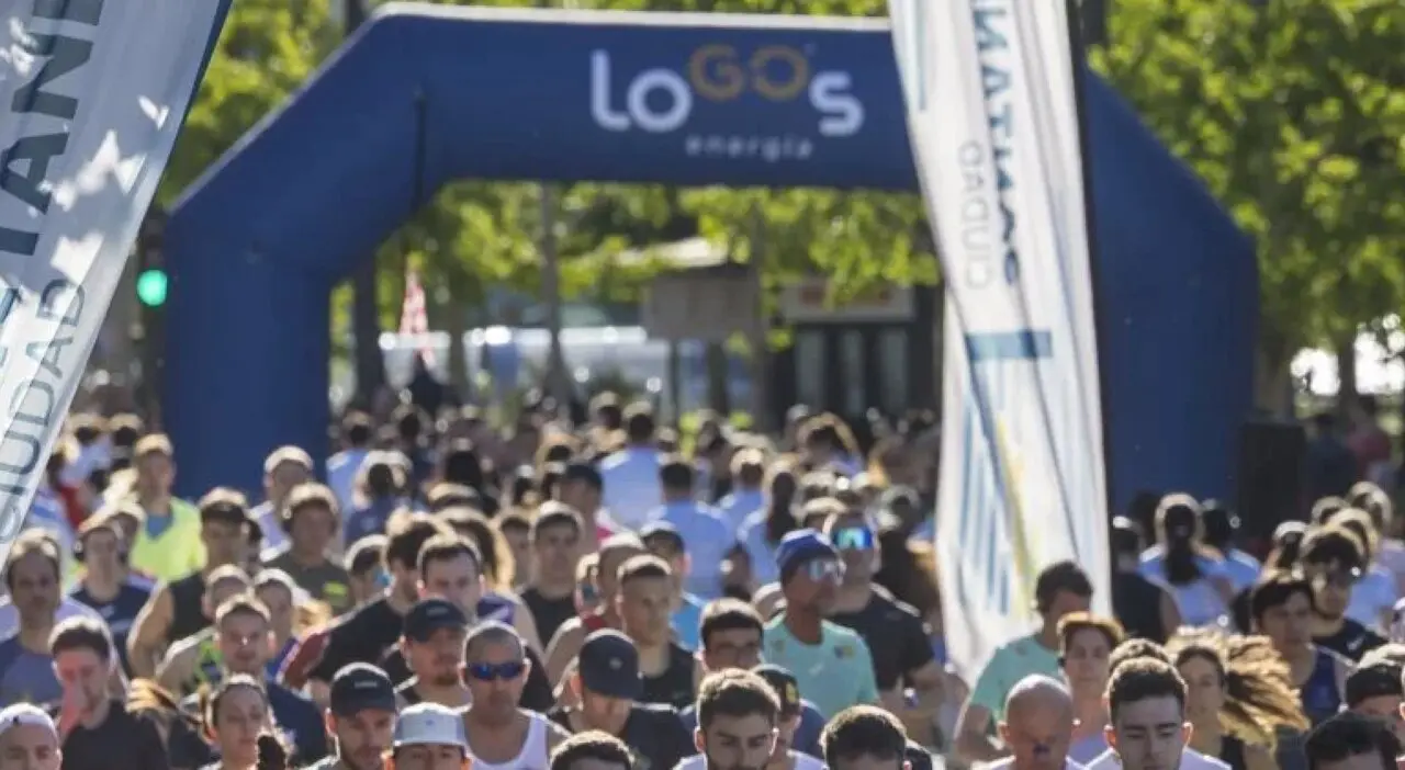 La media marat&oacute;n de Santander, en tu salida.