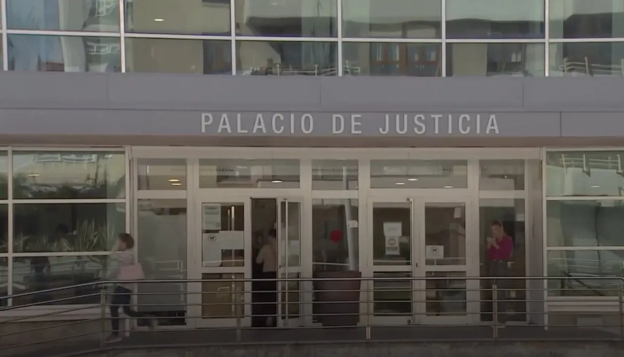 Fachada del Palacio de Justicia, donde se desarrollan las actuaciones judiciales relacionadas con el caso. / Archivo.