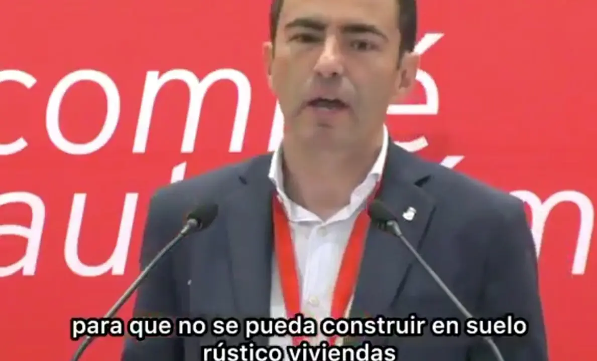Pedro Casares, durante el Comit&eacute; Auton&oacute;mico del PSOE de Cantabria, defendiendo endurecer la Ley del Suelo para impedir nuevas viviendas en suelo r&uacute;stico.