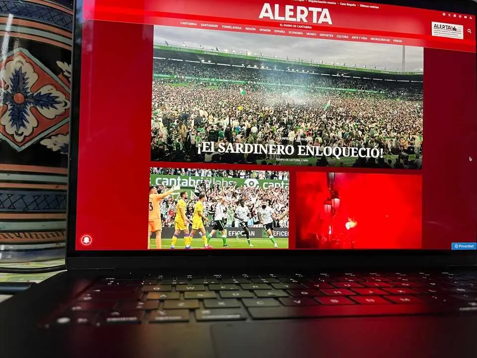 La portada digital de EL DIARIO ALERTA celebra el ascenso del Real Racing Club a Primera Divisi&oacute;n con una imagen hist&oacute;rica de El Sardinero abarrotado y entregado tras el regreso del equipo c&aacute;ntabro a la &eacute;lite del f&uacute;tbol espa&ntilde;ol.