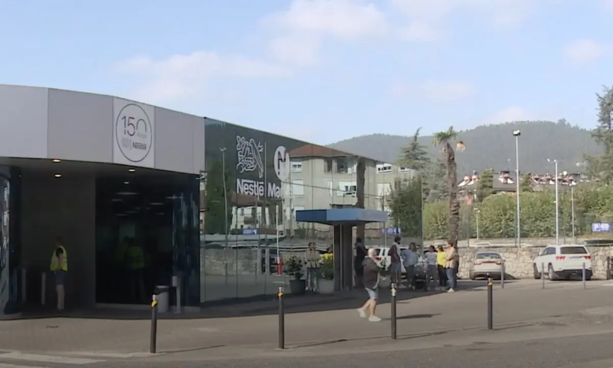Vista de la entrada principal de la f&aacute;brica de Nestl&eacute; en La Penilla (Santa Mar&iacute;a de Cay&oacute;n), una de las plantas industriales con mayor peso econ&oacute;mico y laboral de Cantabria.