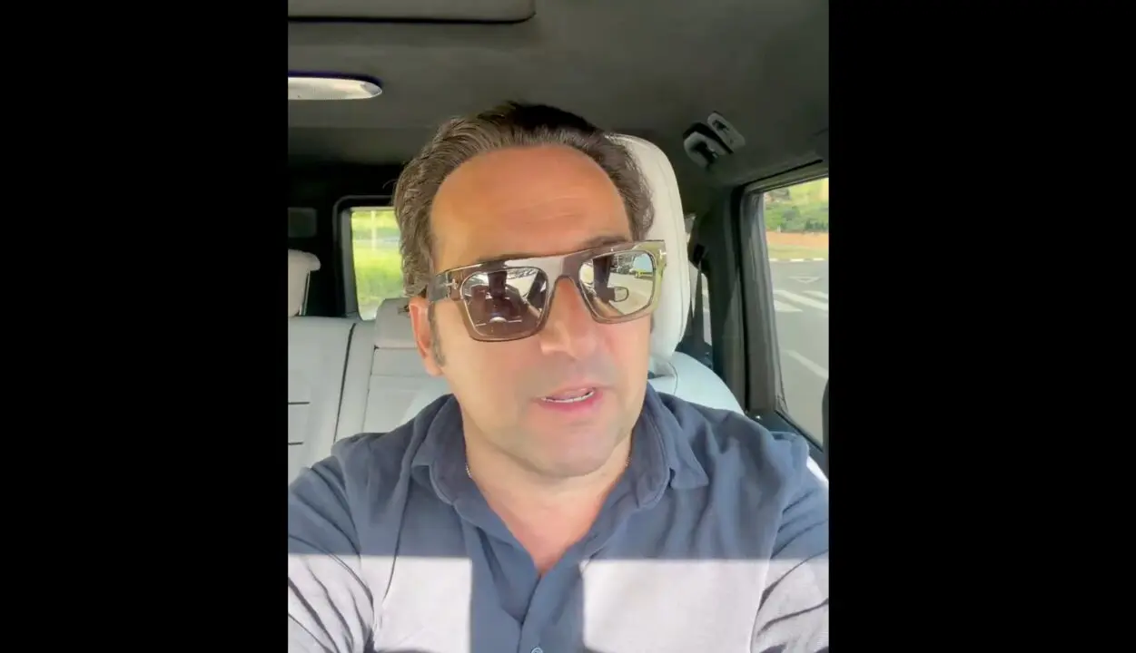 Iker Jim&eacute;nez, durante un v&iacute;deo difundido en sus redes sociales, en el que reflexiona sobre las cr&iacute;ticas del Gobierno a investigaciones policiales y judiciales relacionadas con casos de actualidad pol&iacute;tica.