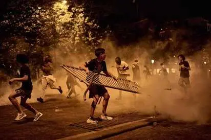 Disturbios en los Campos El&iacute;seos de Par&iacute;s- Antonin Burat / Zuma Press / Europa Press / Contac
