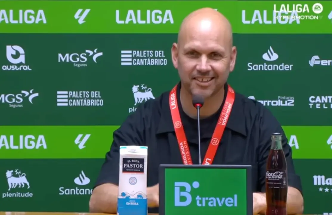 Jos&eacute; Alberto durante la rueda de prensa tras el partido del Racing contra el Cadiz en el Sardinero. / RRC