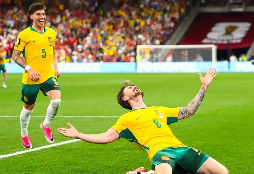El centrocampista Connor Metcalfe festeja el tanto que asegur&oacute; la sorprendente victoria de Australia frente a Turqu&iacute;a en Vancouver.