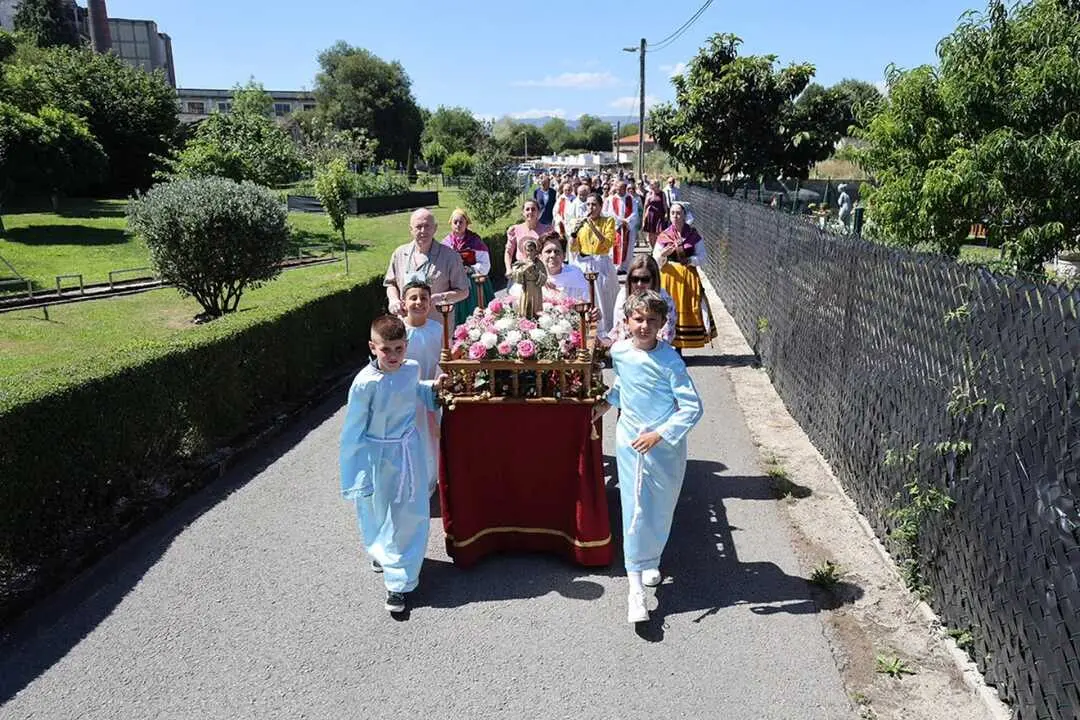 La procesi&oacute;n de San Pelayo recorri&oacute; las calles de Du&aacute;lez con la participaci&oacute;n de numerosos vecinos, dando inicio a un fin de semana marcado por la tradici&oacute;n, la convivencia y las celebraciones patronales.