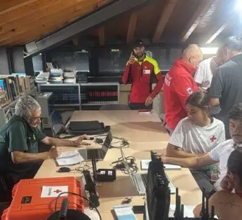 Un amplio desplieque mantiene la b&uacute;squeda en la costa occidental c&aacute;ntabra./ ALERTA