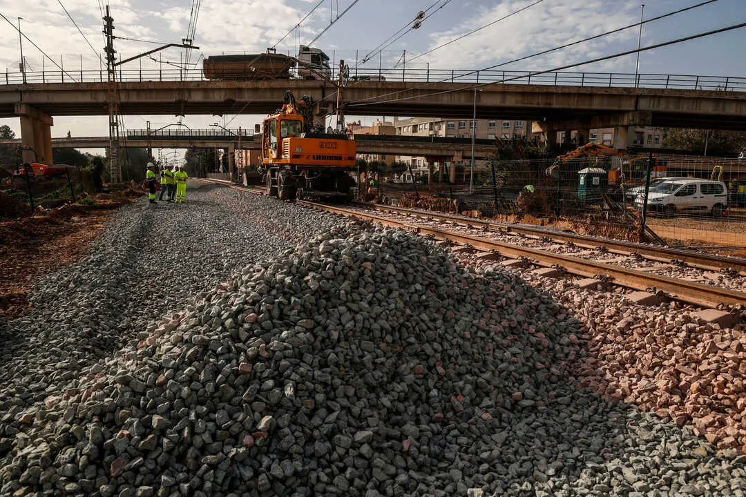 ROBER SOLSONA&hellip;.20241202&hellip;VALENCIA&hellip;&hellip;VISITA A LAS OBRAS DE ACONDICIONAMIENTO DE LAS VIAS DEL TREN A SU PASO POR EL BARRANCO DEL POYO (MASSANASA).