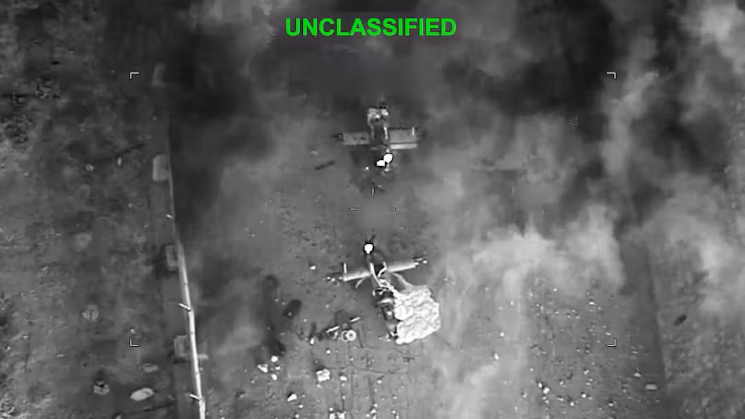 [1/3] Se observa humo proveniente de una explosi&oacute;n en un lugar desconocido, durante lo que el Comando Central de Estados Unidos (CENTCOM) describe como ataques contra Ir&aacute;n, en esta captura de pantalla tomada de un video distribuido el 15 de julio de 2026. Comando Central de Estados Unidos/Distribuci&oacute;n v&iacute;a REUTERS. Adquirir derechos de licencia.