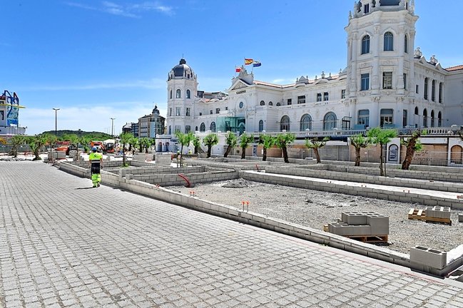 Estado de las obras en la plaza de Italia en Santander. / ALERTA