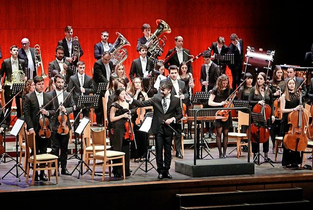La Orquesta Sinfónica Juvenil UIMP-Ataúlfo Argenta, durante uno de sus conciertos del año pasado. / ALERTA