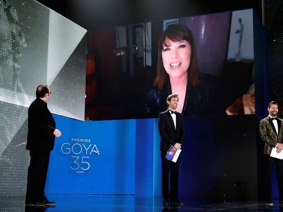 Mabel Lozano, directora de 'Biografía del cadáver de una mujer durante los premios Goya 2021.