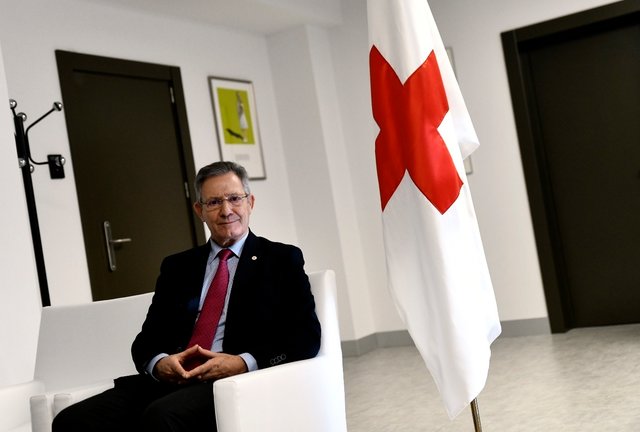 Archivo - Posado del presidente de Cruz Roja Española, Javier Senent García. 