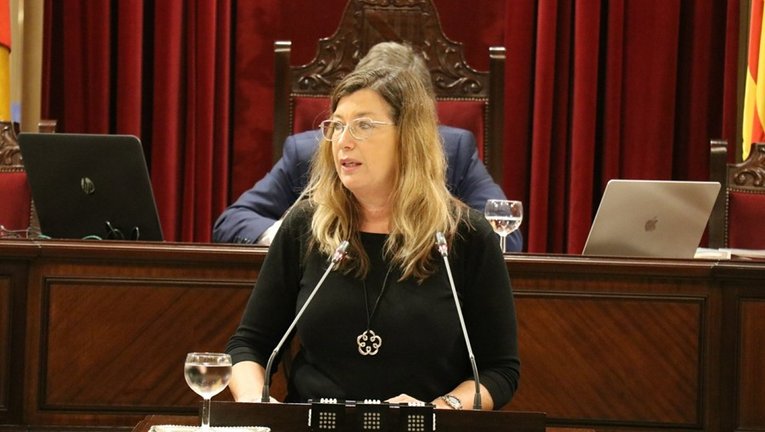 Archivo - La consellera de Salud, Patricia Gómez, en el pleno del Parlament. Archivo.
