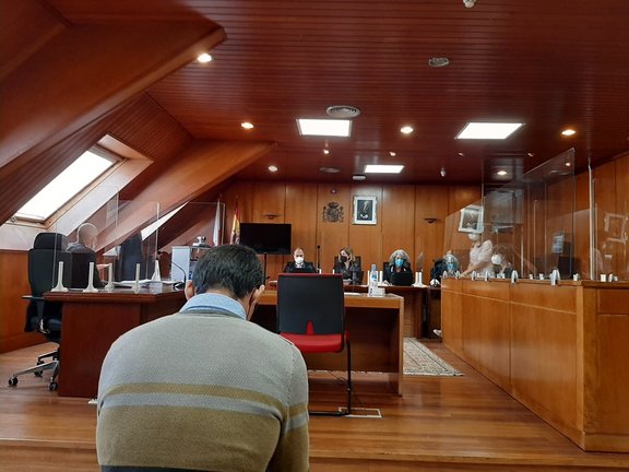 Conductor acusado del accidente mortal de Escalante en el que fallecieron dos personas, un hombre y una mujer, en el juicio contra él en la Audiencia de Cantabria