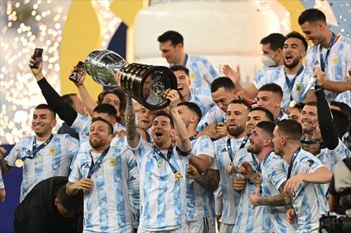 Leo Messi levanta la Copa América para Argentina - Andre Borges/dpa