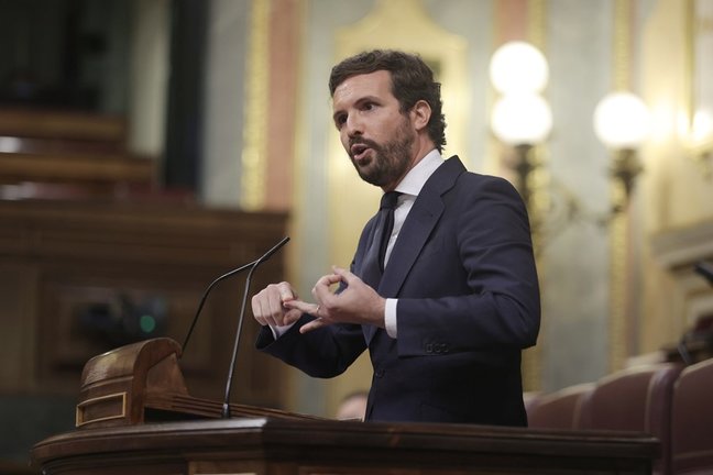 El líder del PP, Pablo Casado, interviene en una sesión de control al Gobierno en el Congreso de los Diputados, a 30 de junio de 2021, en Madrid, (España). 