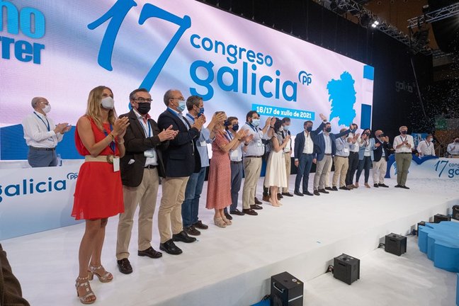 El presidente del PP, Pablo Casado (6d); el presidente de la Xunta y del Partido Popular en Galicia, Alberto Núñez Feijoo (7d), y el expresidente del Gobierno Mariano Rajoy (8d), en el 17 Congreso del PP de Galicia, a 17 de julio de 2021