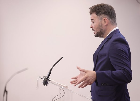El portavoz parlamentario de la ERC, Gabriel Rufián, ofrece una rueda de prensa en el Congreso de los Diputados, a 20 de julio de 2021, en Madrid (España).