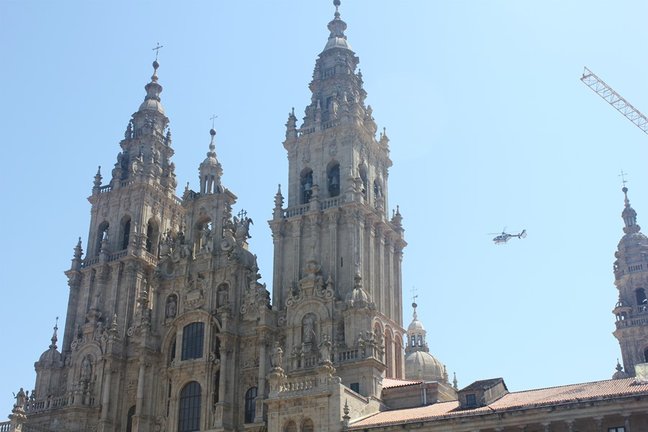 Archivo - La Unidad de Helicópteros de la Policía Nacional sobrevuelva el cielo de Santiago con motivo del Xacobeo.