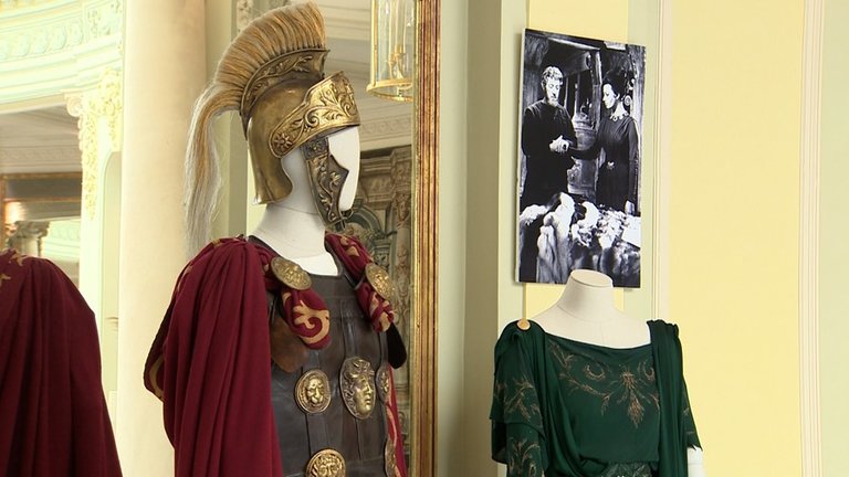 El Westin Palace muesrta en una exposición trajes del Hollywood de los 60